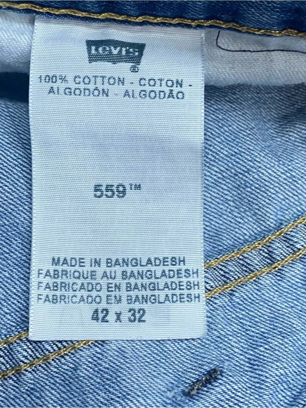 Levi's Relaxed Men’s size 42X32 Fit Blue Denim Jeans Relaxed working Classic